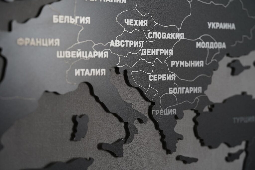 Название