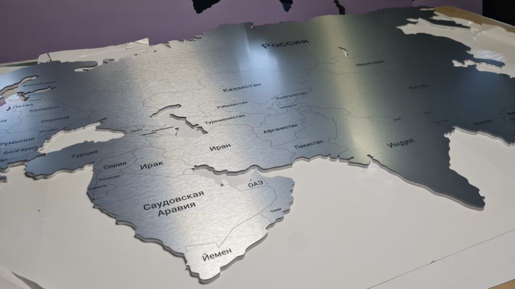 Карта Евразии стальная алюминиевая