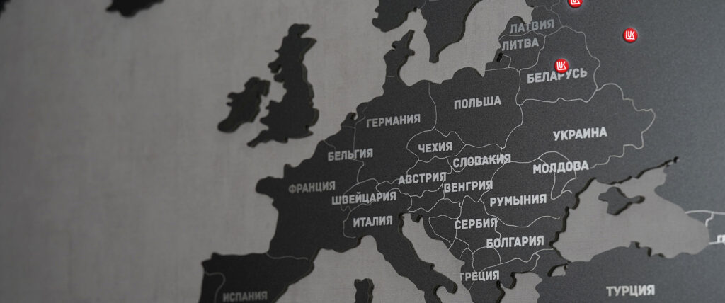 Карта мира с логотипами магнитными