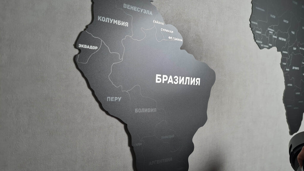 Карта металлическая Южной Америки